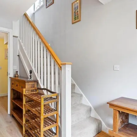 Modern Townhouse In With Private Parking Penryn
