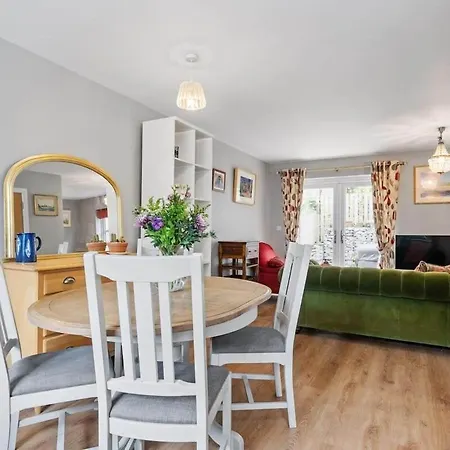Modern Townhouse In With Private Parking Holiday home