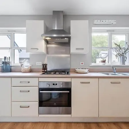 Modern Townhouse In With Private Parking Holiday home *